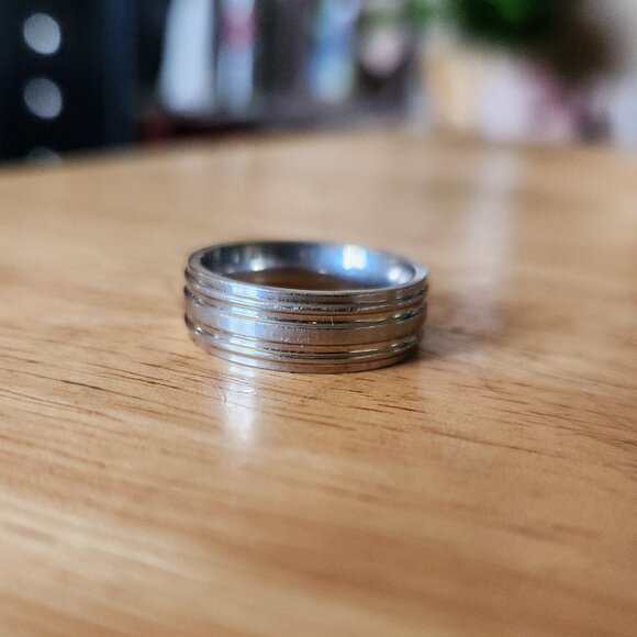 Mens Size 8 Stainless Steel Wedding Band - Picture 1 of 3